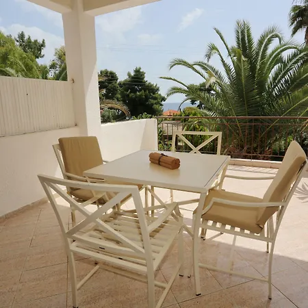 Maison La Daire Aya Paraskevi