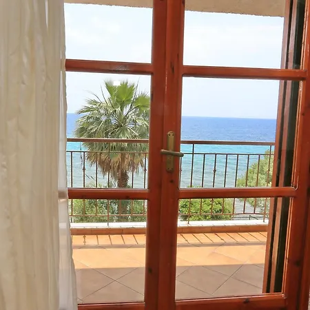 Maison La Daire Aya Paraskevi